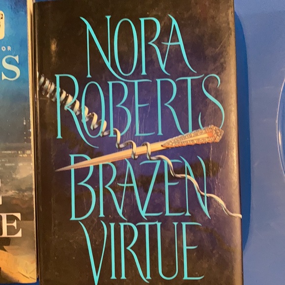 Too hard cover books by Nora Roberts - Picture 3 of 3